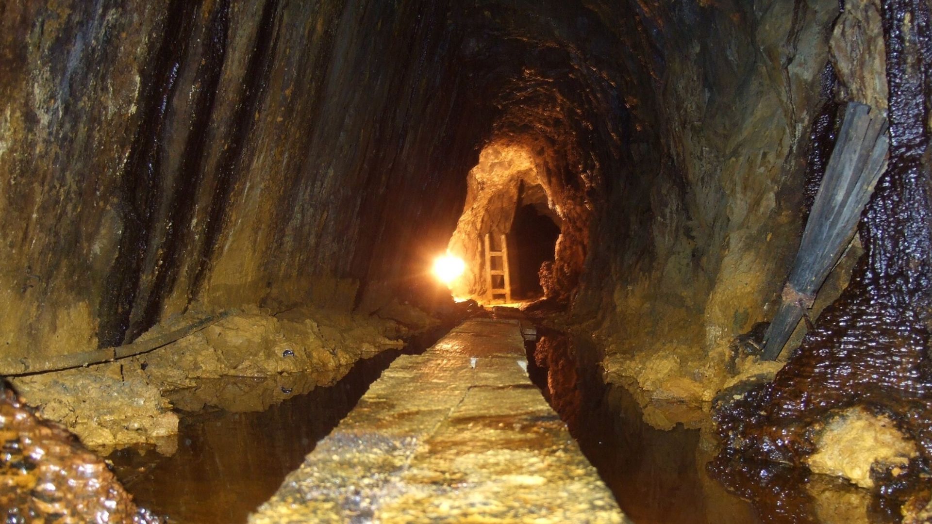 China targets deeper copper-gold reserves with planned 1.8-mile scientific drill