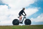 Erstes Solar-E-Bike soll fast 170 Kilometer Reichweite besitzen