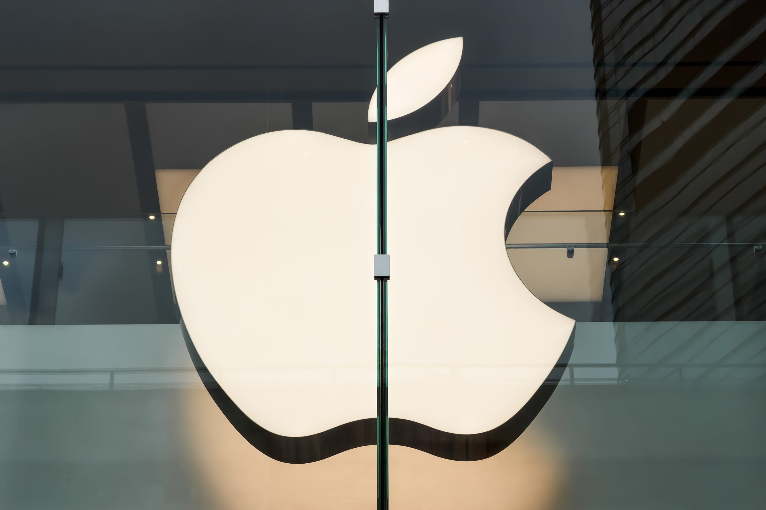 Foldable iPhone Ultra projected to have an average cost of $2,550