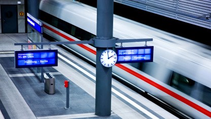 FRMCS-Ausbau: Verbände warnen vor Monopol bei Bahnfunk-Masten