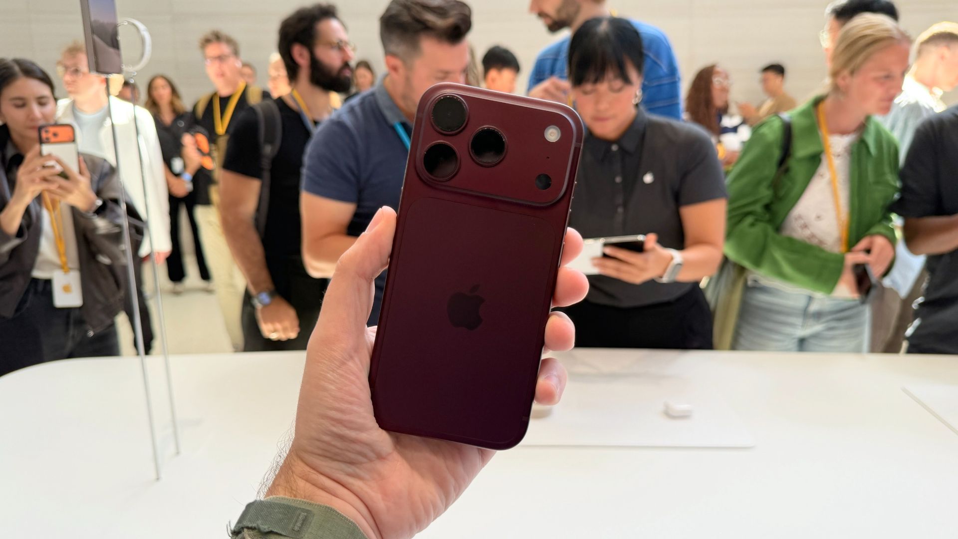 It took exactly one photo for me to realize the awesome power of the iPhone 18 Pro’s variable aperture