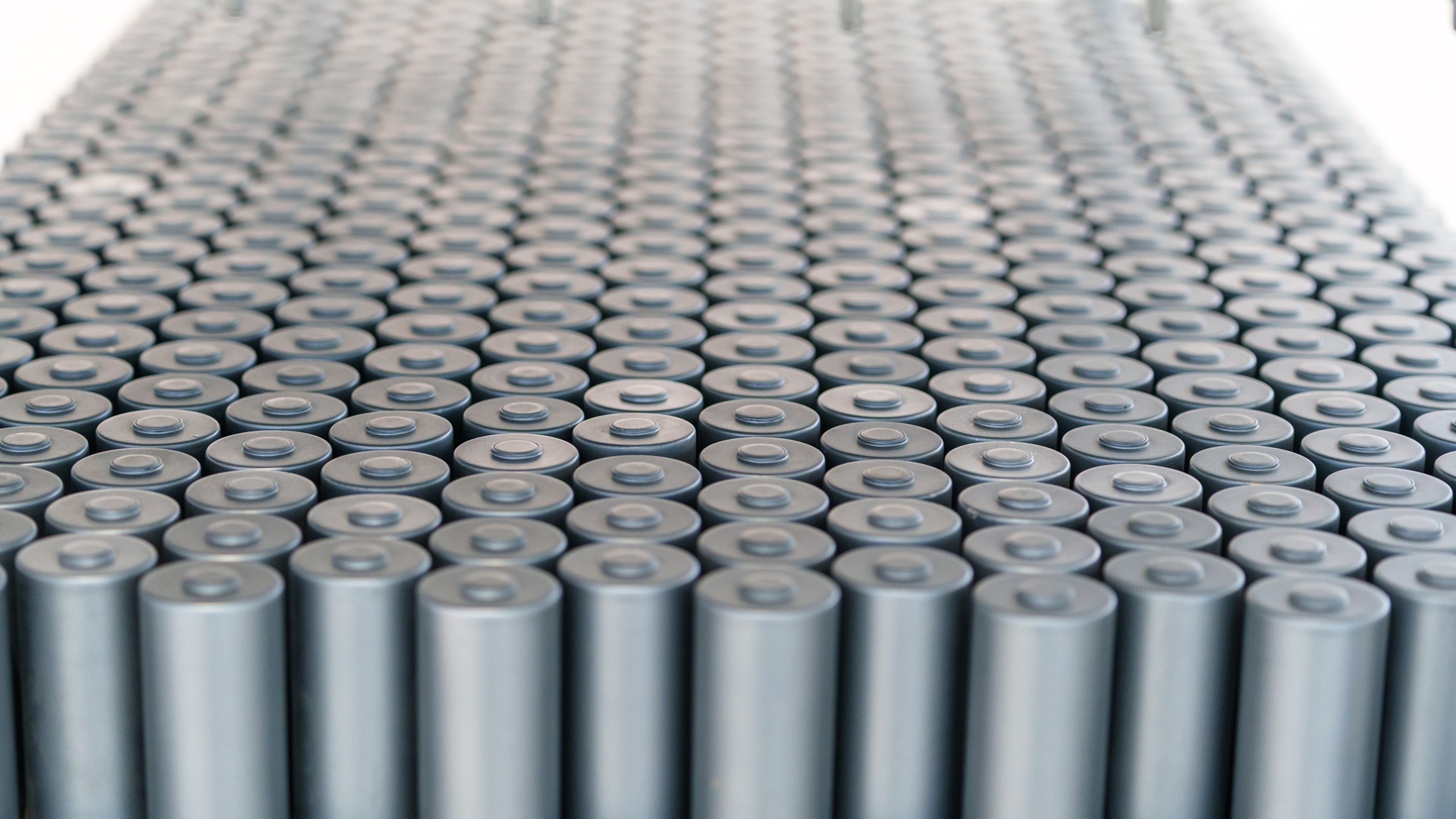 Lithium manganese-rich battery cuts gas buildup, retains 92.2% energy after 883 cycles