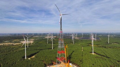 Neuer Weltrekord in Schipkau: Windturm ragt 365 Meter in den Himmel
