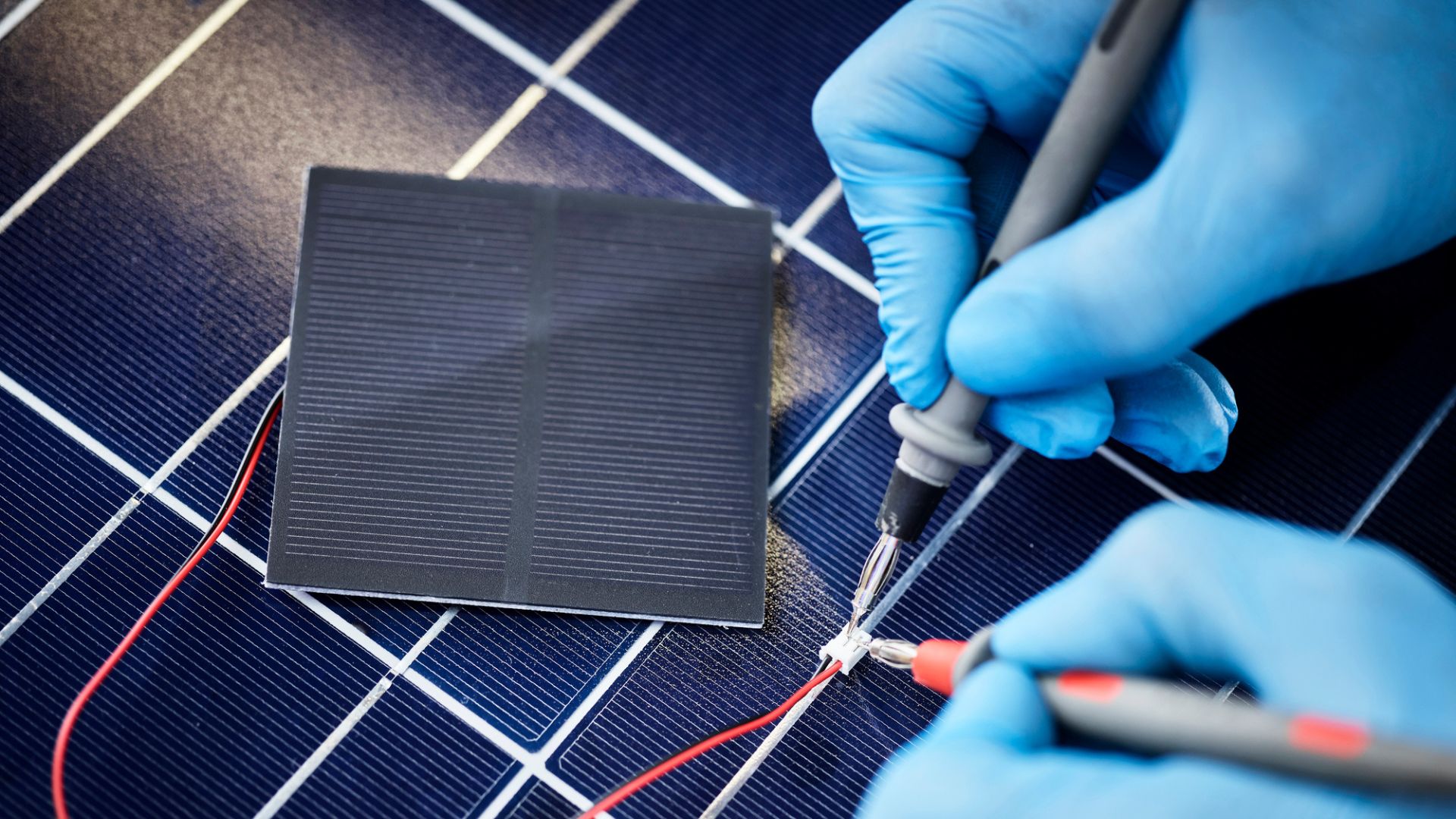 New ‘raincoat’ coating helps lead-free solar cells keep 95% power for 1,600 hours