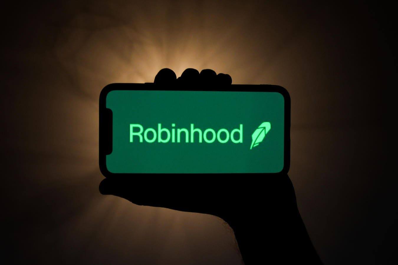 Robinhood Crypto Engineers Face Charges After $100K+ Hyperliquid Trading Scheme