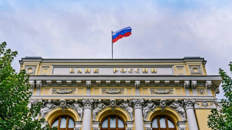 Russia’s New Crypto Law Takes Effect, Caps Investors at $3,700