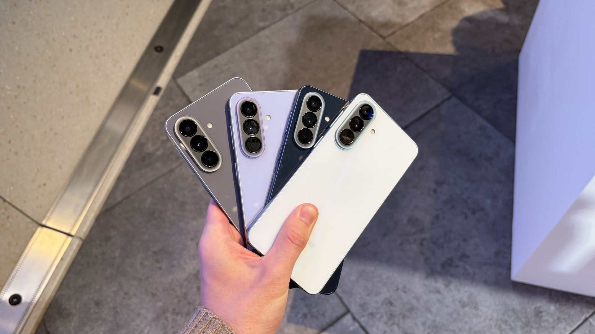 Samsung reportedly adding security chips to Galaxy phone batteries to combat fake replacements