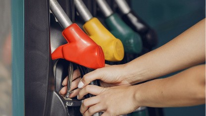 Spritpreise: Reiche will Steuer auf Benzin und Diesel senken