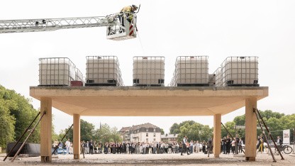 Stark wie Stahlbeton: Hölzerne Geschossdecke spart Platz und Material