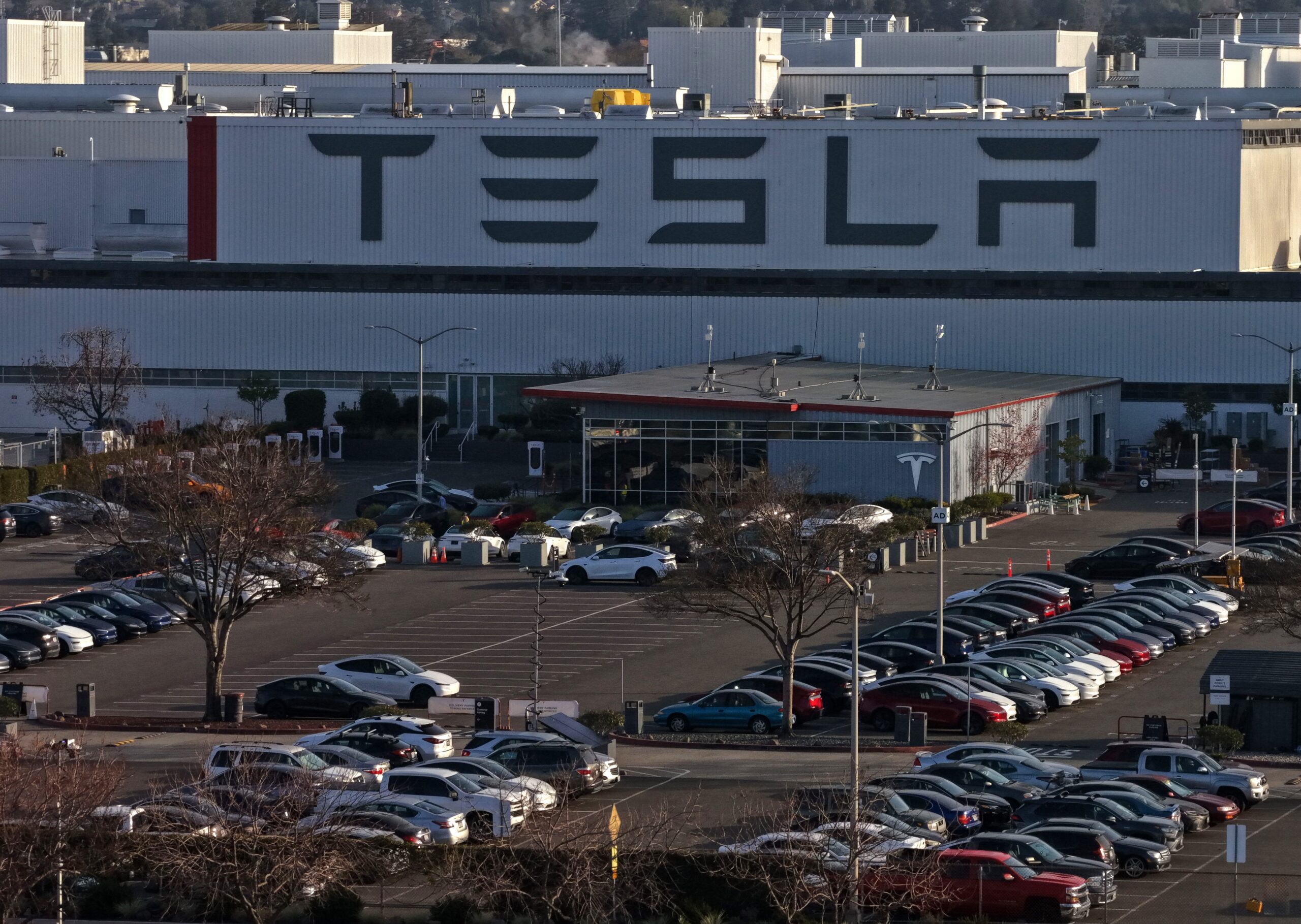 Tesla employees accuse supervisors of using racist slurs. The company doubled down in court.