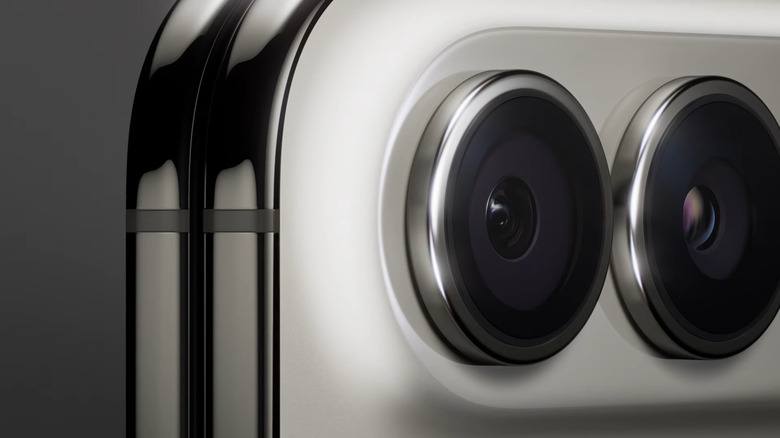 The iPhone Duo lacks variable aperture and a dedicated telephoto camera