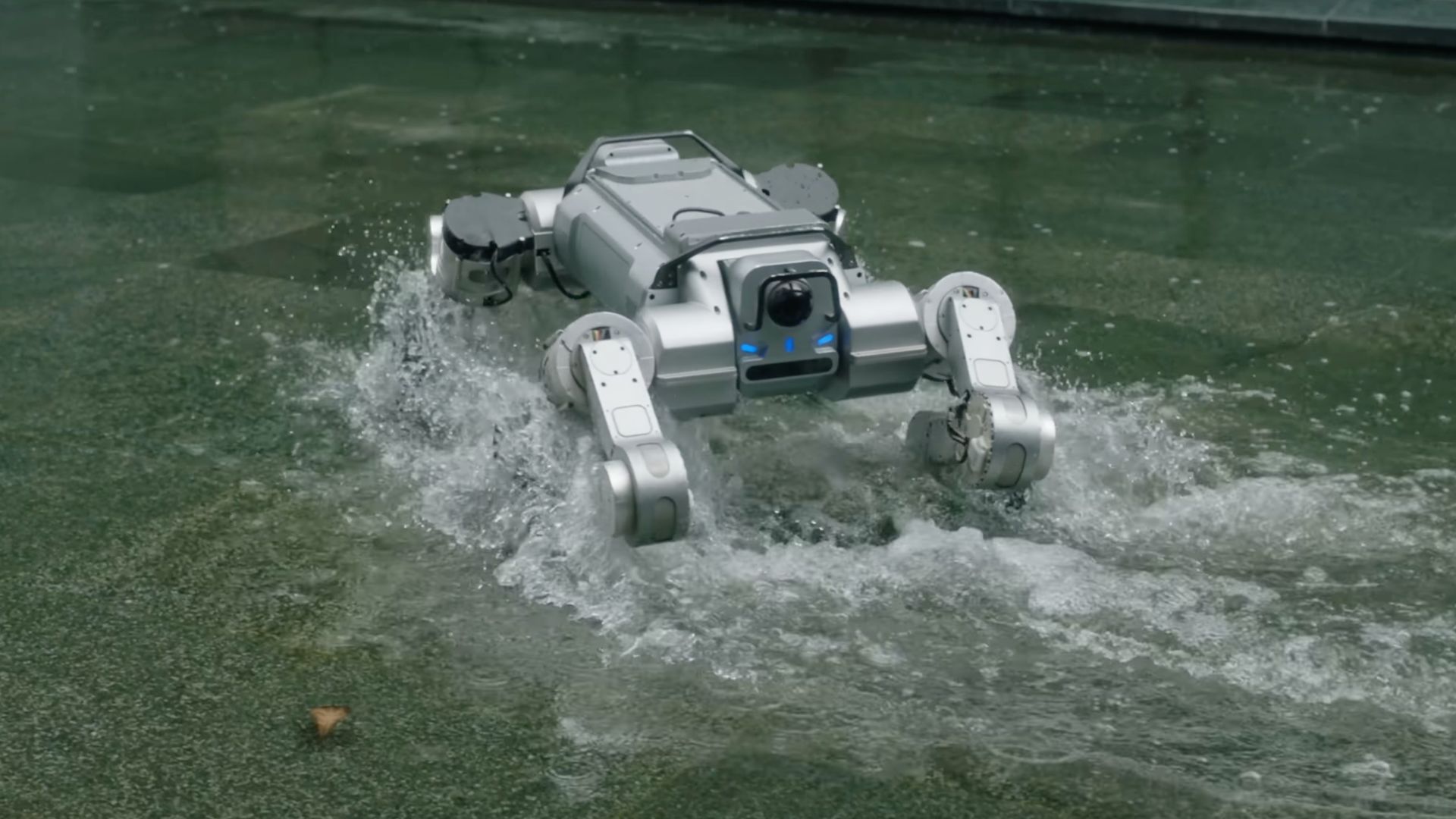 Video: New robot platform unites wheeled, off-road and legged mobility in one system