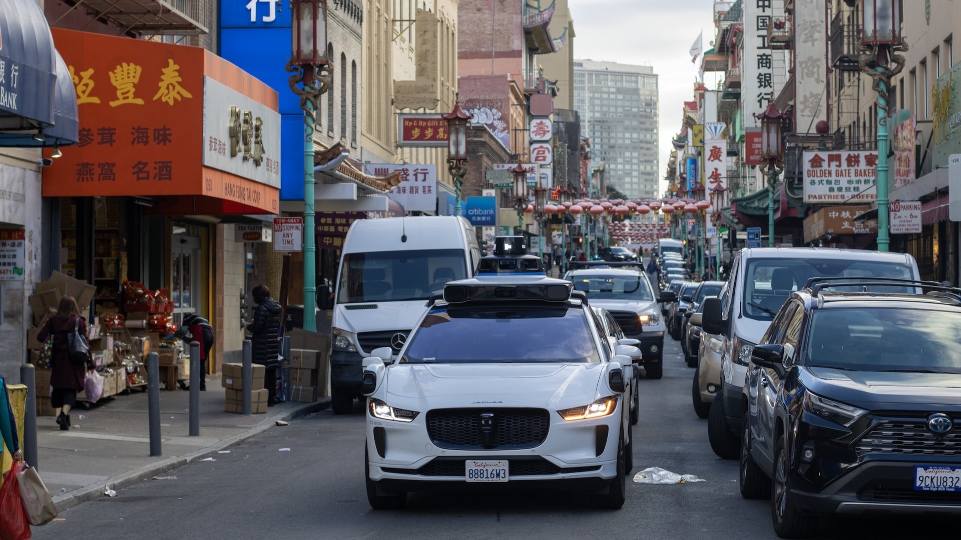 Waymo now offering transit rewards to riders