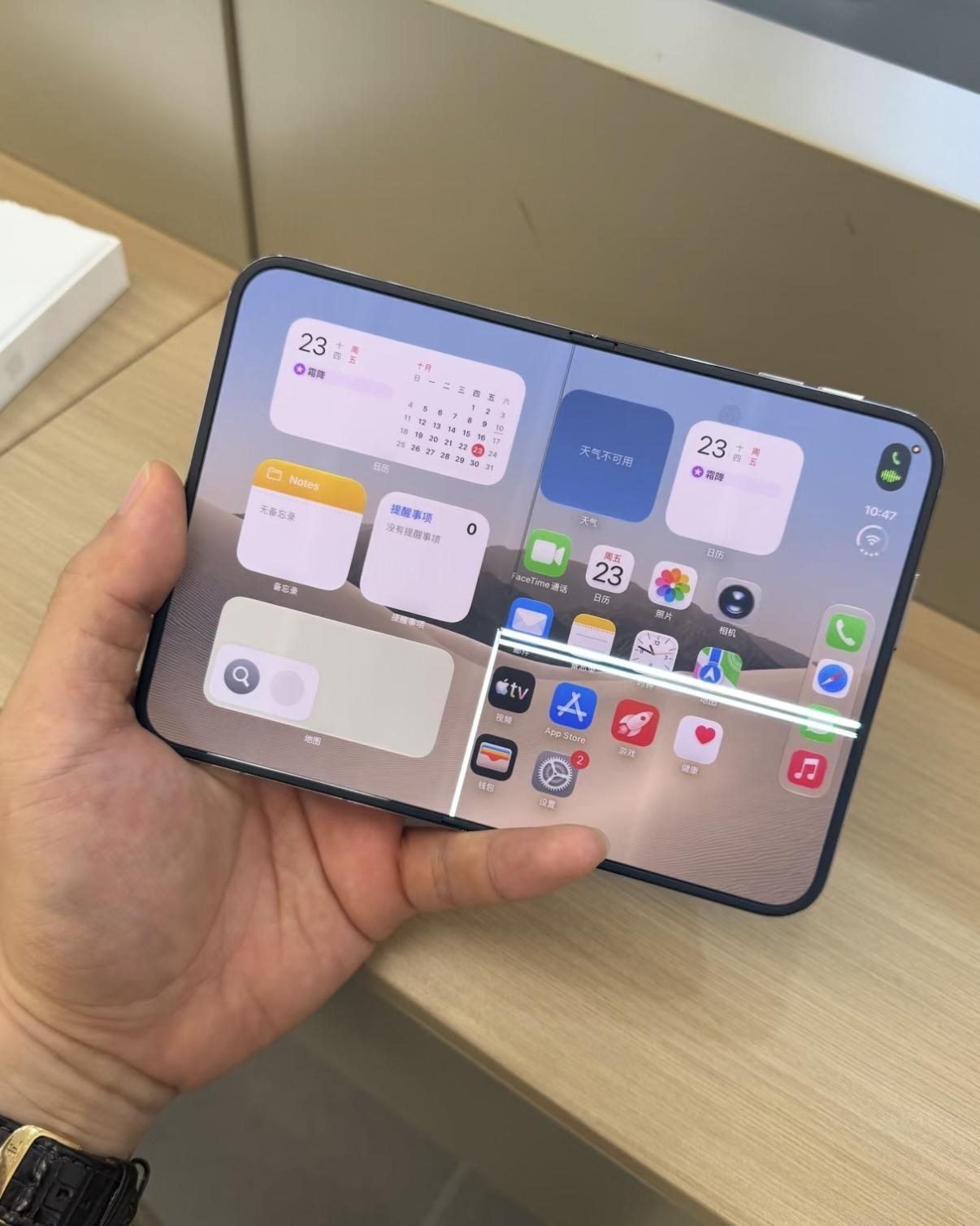 A YouTuber dissected an iPhone Duo and thinks he found the cause of crackgate