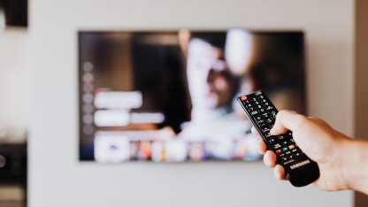 Entrümpelung per Agent: KI-Agenten entfernen Werbung von Smart-TVs