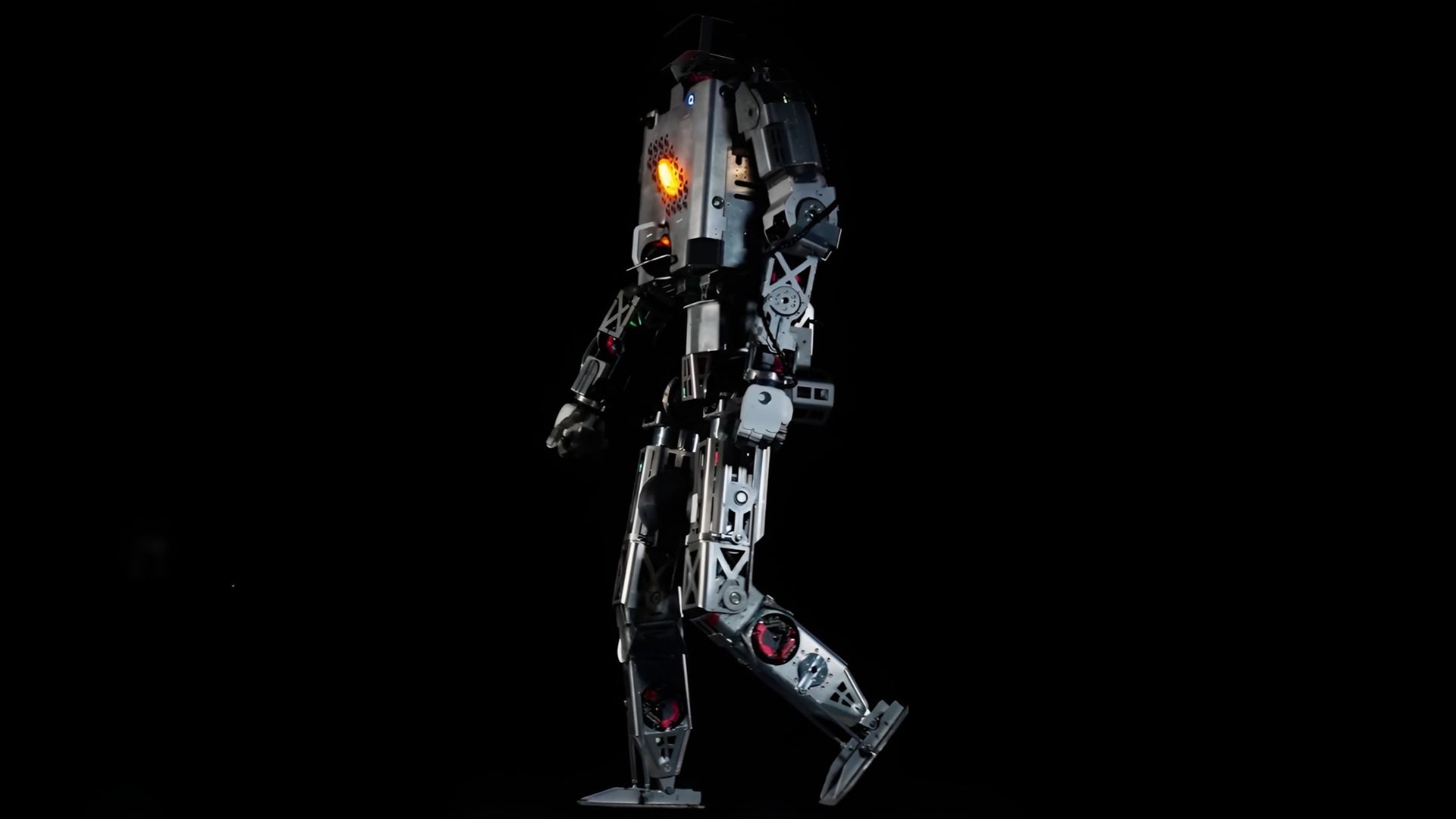 New humanoid robot built in five months remotely handles bombs, hazardous energy jobs