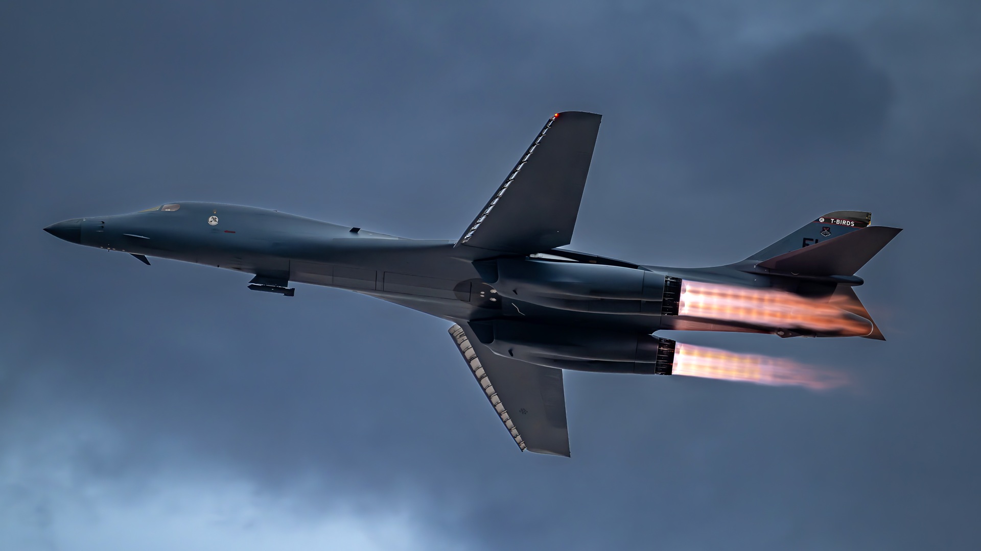 Pentagon pulls B-1 bombers from UK airbase after new security warning over Iran