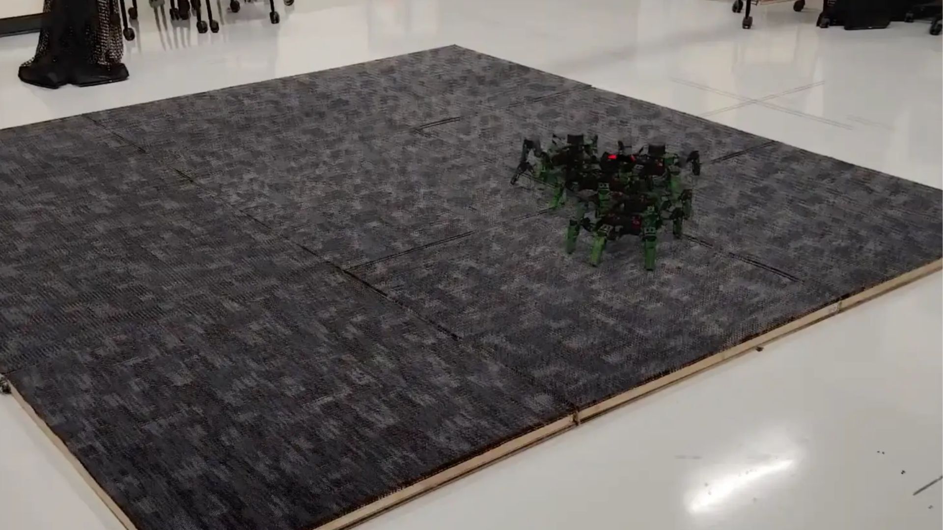Robots get 15% better trajectory tracking for flying and walking with new framework