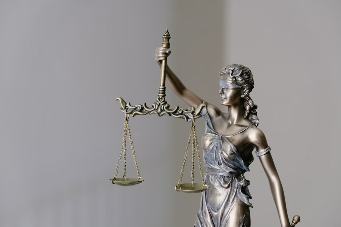 Who Gets to Choose the Judge When AI Agents Make the Deal?